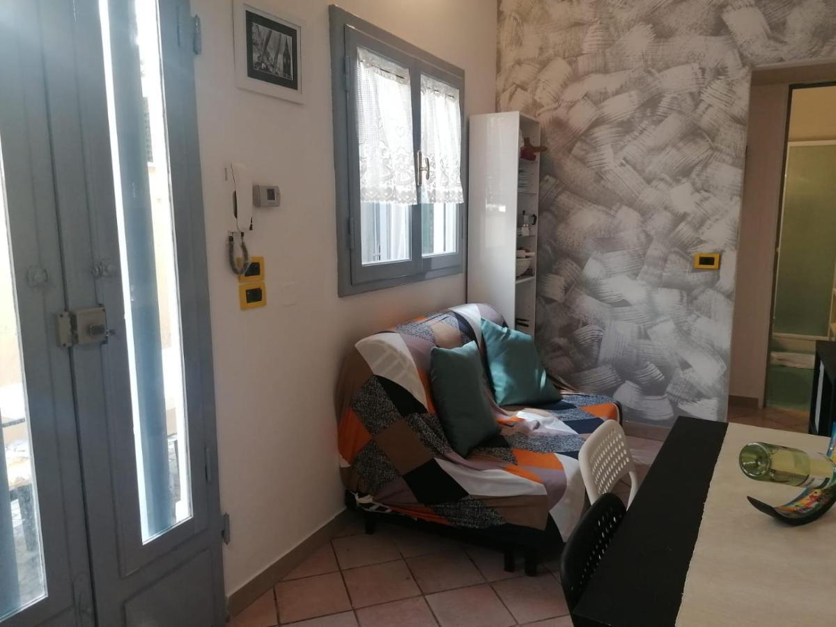 La Casina Giramondo Di Ele Viareggio Exteriör bild