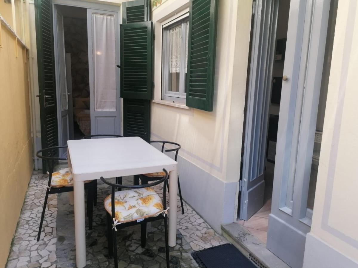 La Casina Giramondo Di Ele Viareggio Exteriör bild