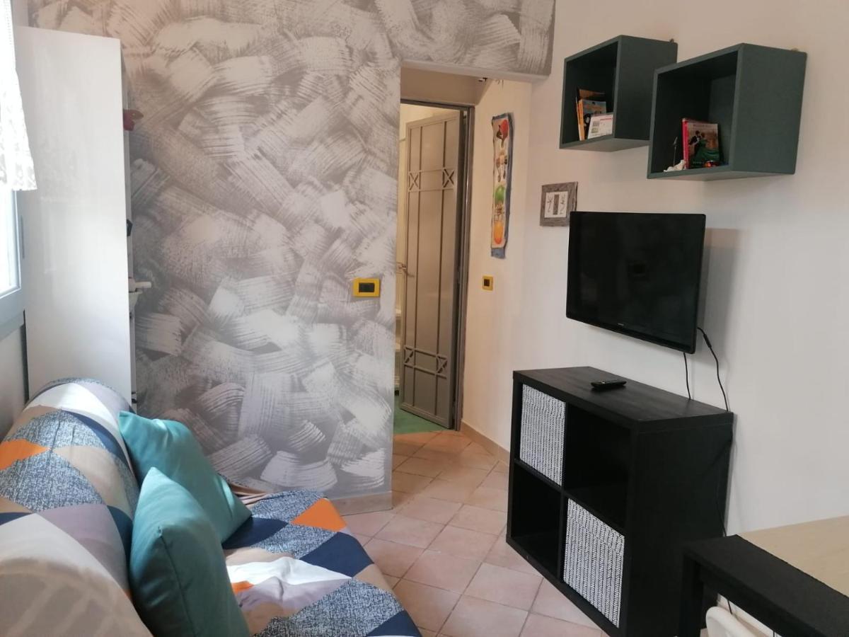 La Casina Giramondo Di Ele Viareggio Exteriör bild